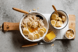 Breakfast: Overnight Oats with Banana, Flaxseeds & Yogurt