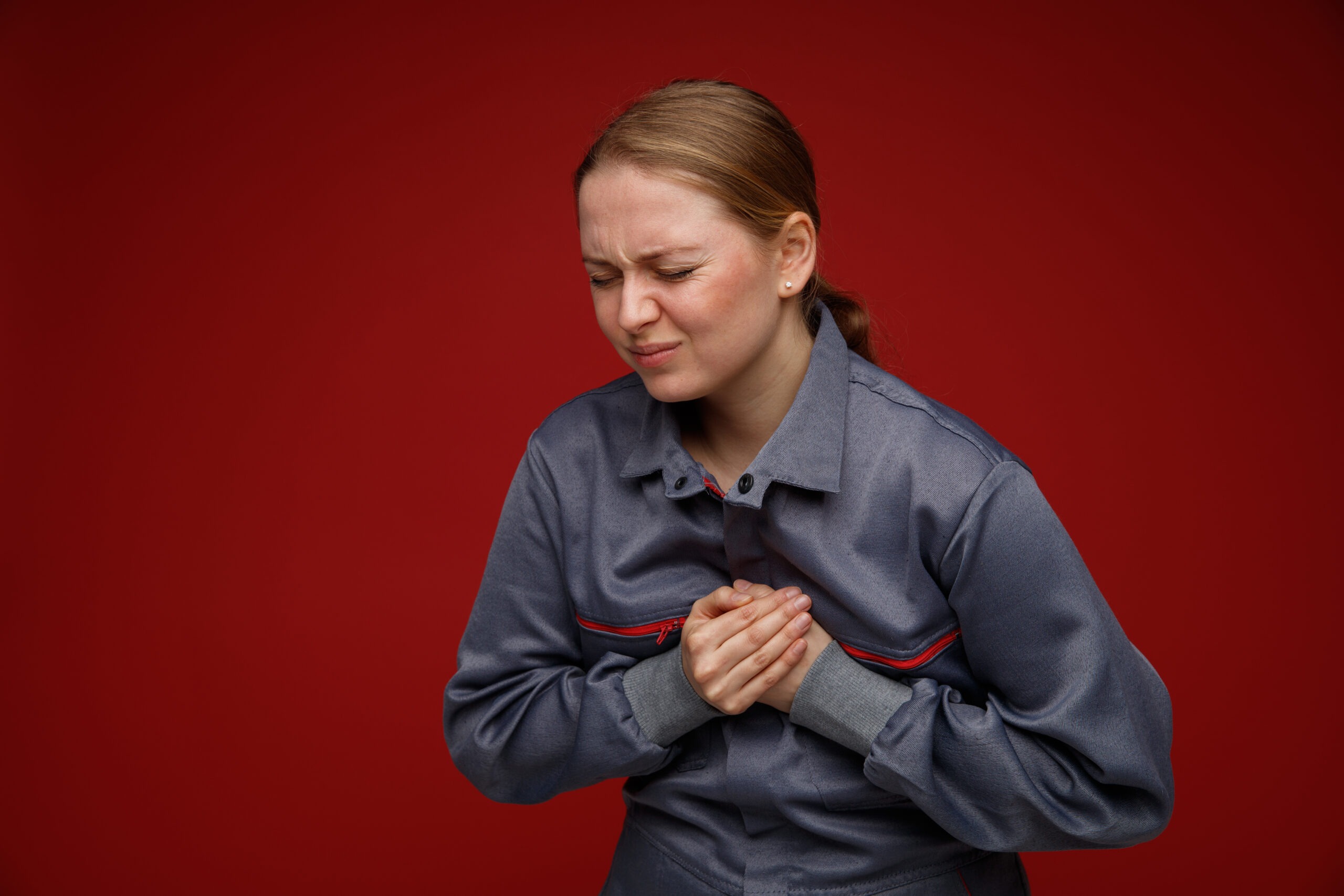 Woman with chest discomfort and anxiety linked to perimenopause symptoms